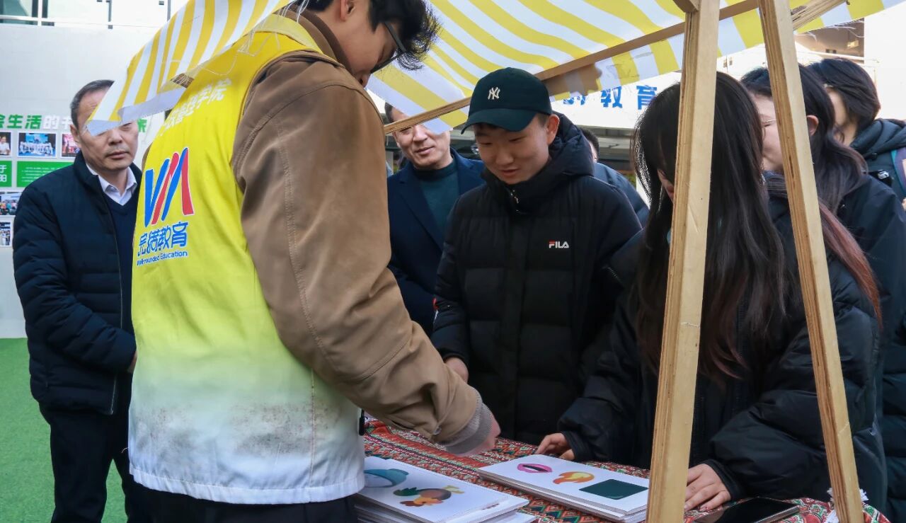 宪法日里话法治!岱岳区人大常委会莅临泰山科技学院参观交流