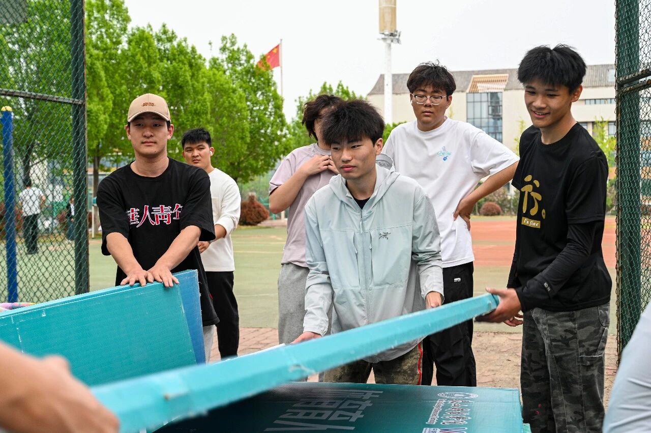 具体的、琐碎的、却又无比真实的十四天