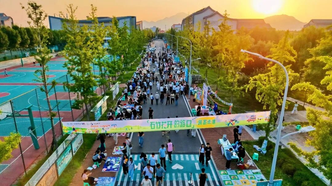 三天、百余个摊位、两万余元,石竹花路口最温柔的营业额