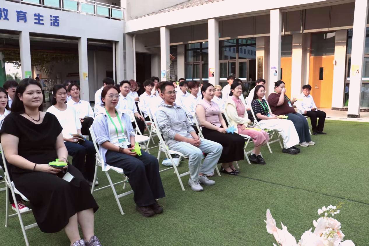 那年引路的光，如今我来点亮