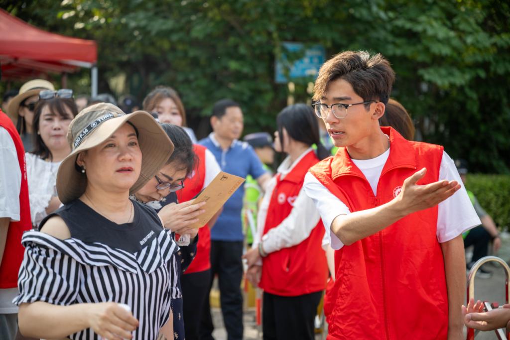 我校志愿者助力“青春之城”演唱会第四季·魅力泰安！