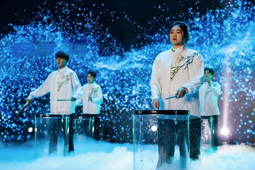 这只 “破鼓”,见证了一群少年的滚烫热爱