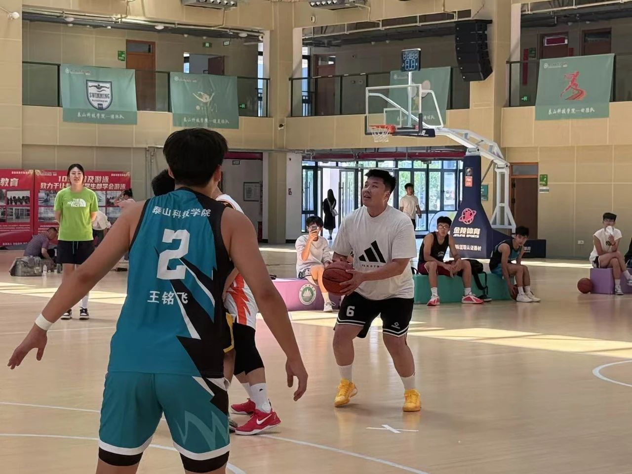 “竞训式”养成育人－青春不散场，热血永传承——校男篮退役仪式暨新老交流赛圆满举行