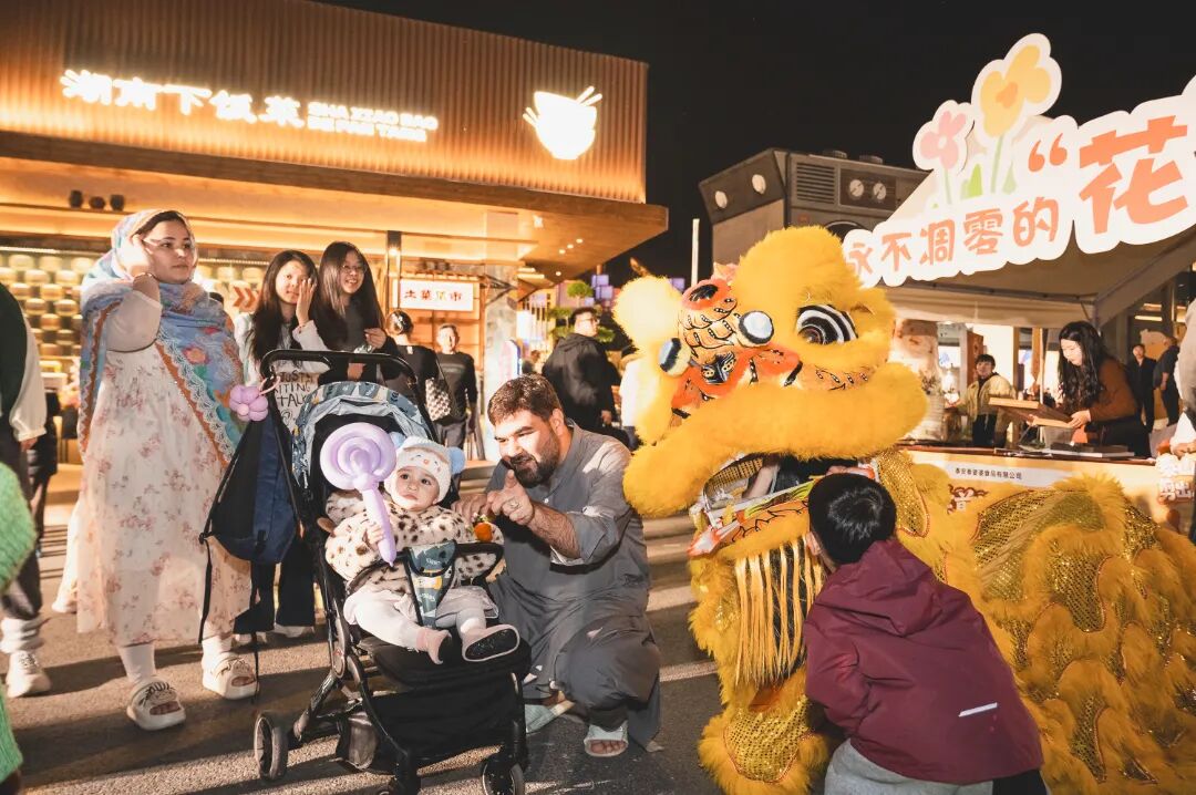 校地联手丨泰山科技学院煎饼文化节成为年轻人顶流