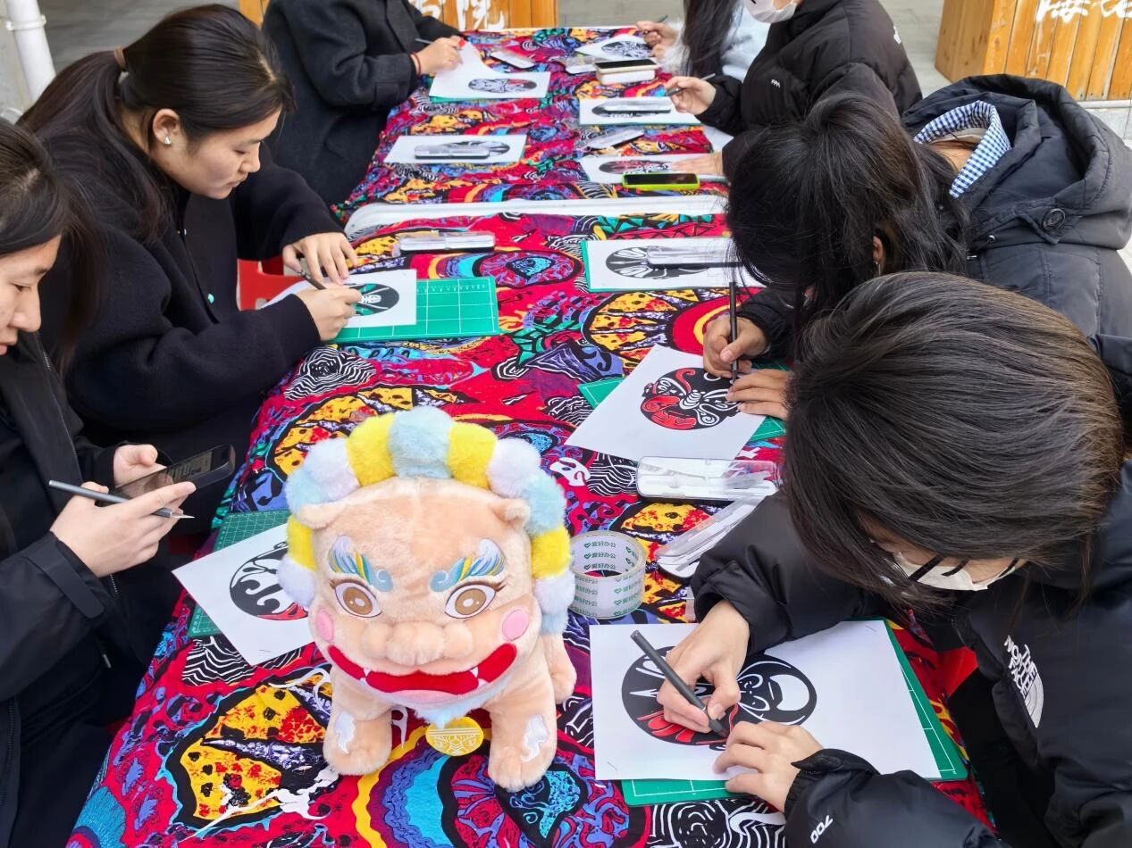 非遗不“古板”！解锁变脸的N种打开方式