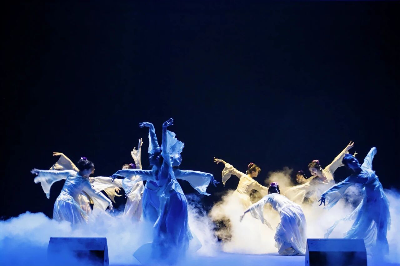 2025泰山·中韩大学生艺术交流晚会在泰山科技学院举办