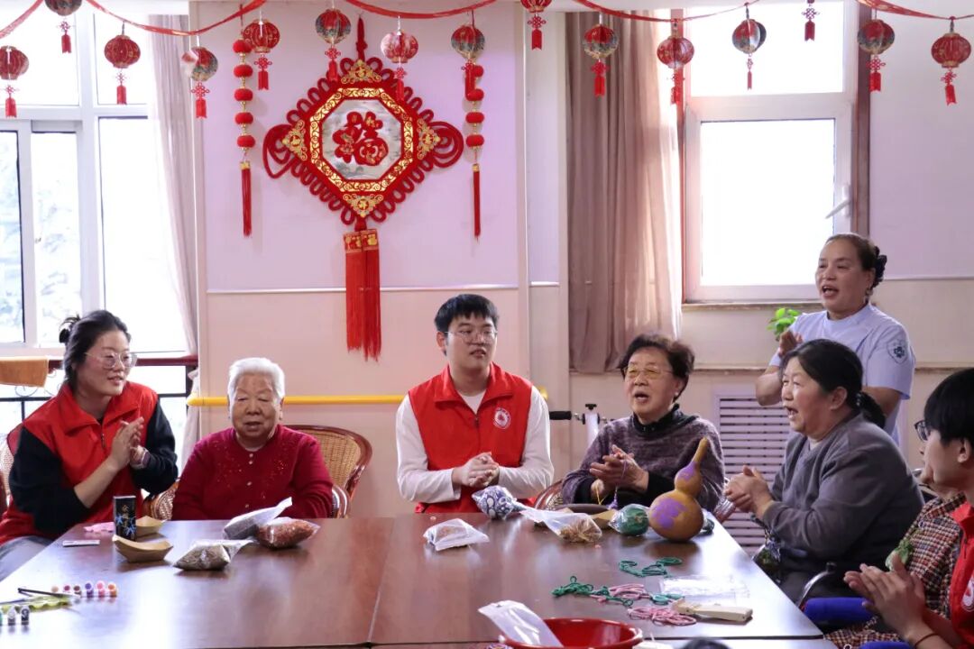 除了陪伴，我们还能给老人什么？请看我们的答案