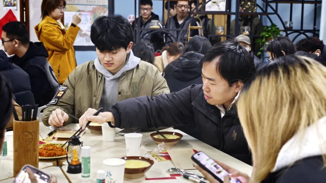 用一碗粥的时间，读懂一封家书的重量